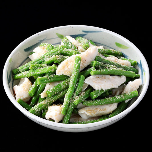 Fake Food / Sesame-dressed Chicken Tenderloin And Green Beans