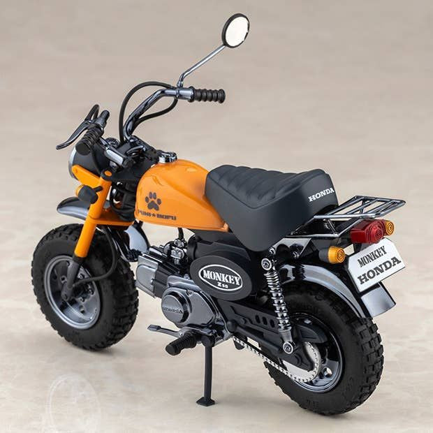 Kotobukiya PUNI MOFU RACING TU with Honda Z50J-1 Monkey (Plastic model)