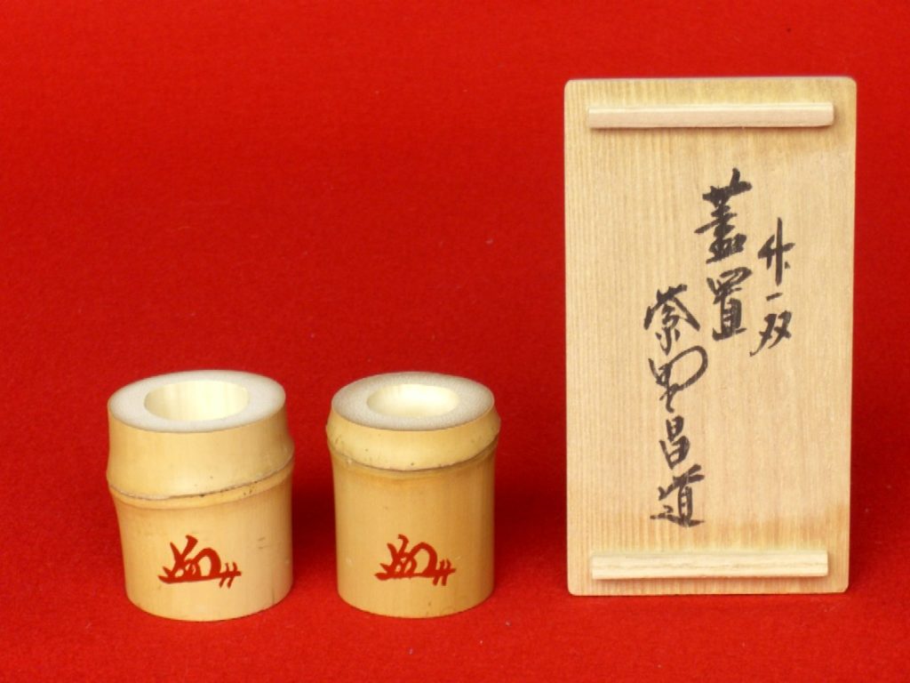 Lid Rest (Futaoki) (Matched Pair) — Bearing the Signature (Kaō) of Maeda Shōdō — Takayama